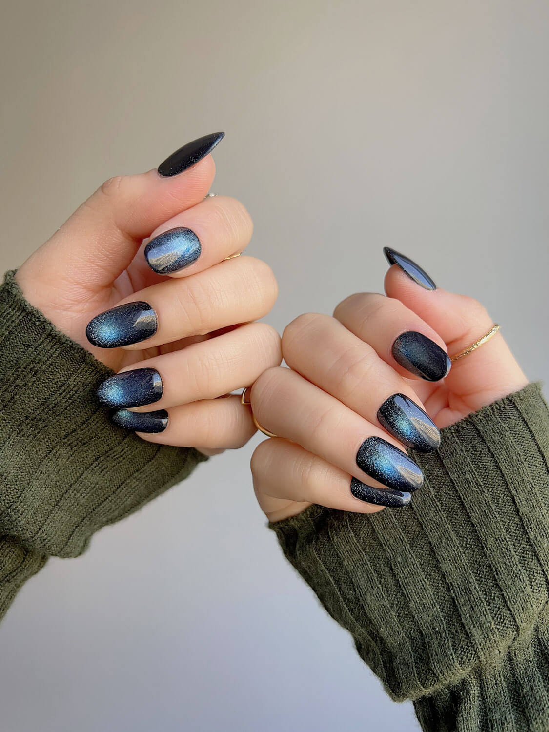 Chase-Cat-eye-nails-Deep-Space-Short-Oval-Press-On-Nails