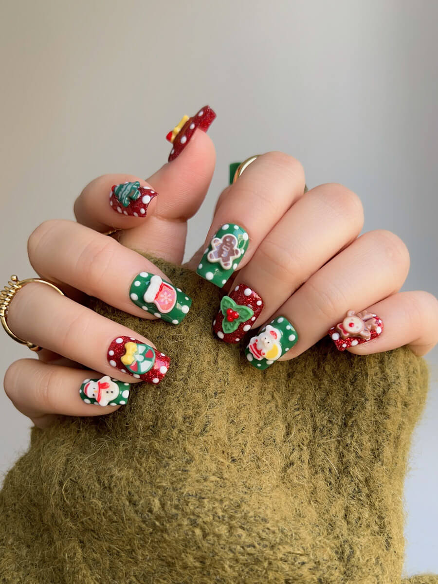 Green christmas tree med square nails Gingerbread Man