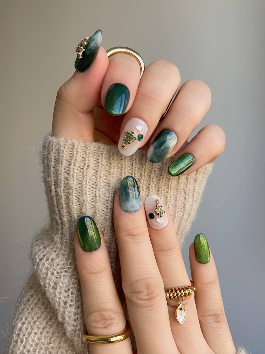 Green Christmas Nails Mystic Fir Short Oval nails