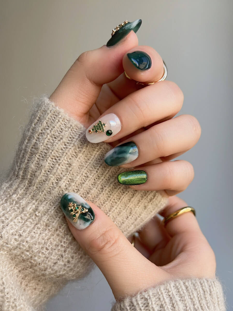 Green Christmas Nails Mystic Fir Short Oval nails