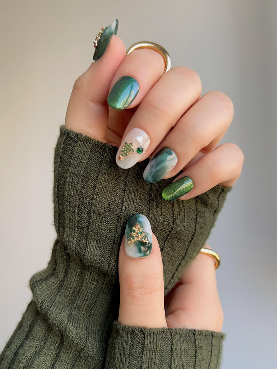 Green Christmas Nails Mystic Fir Short Oval nails