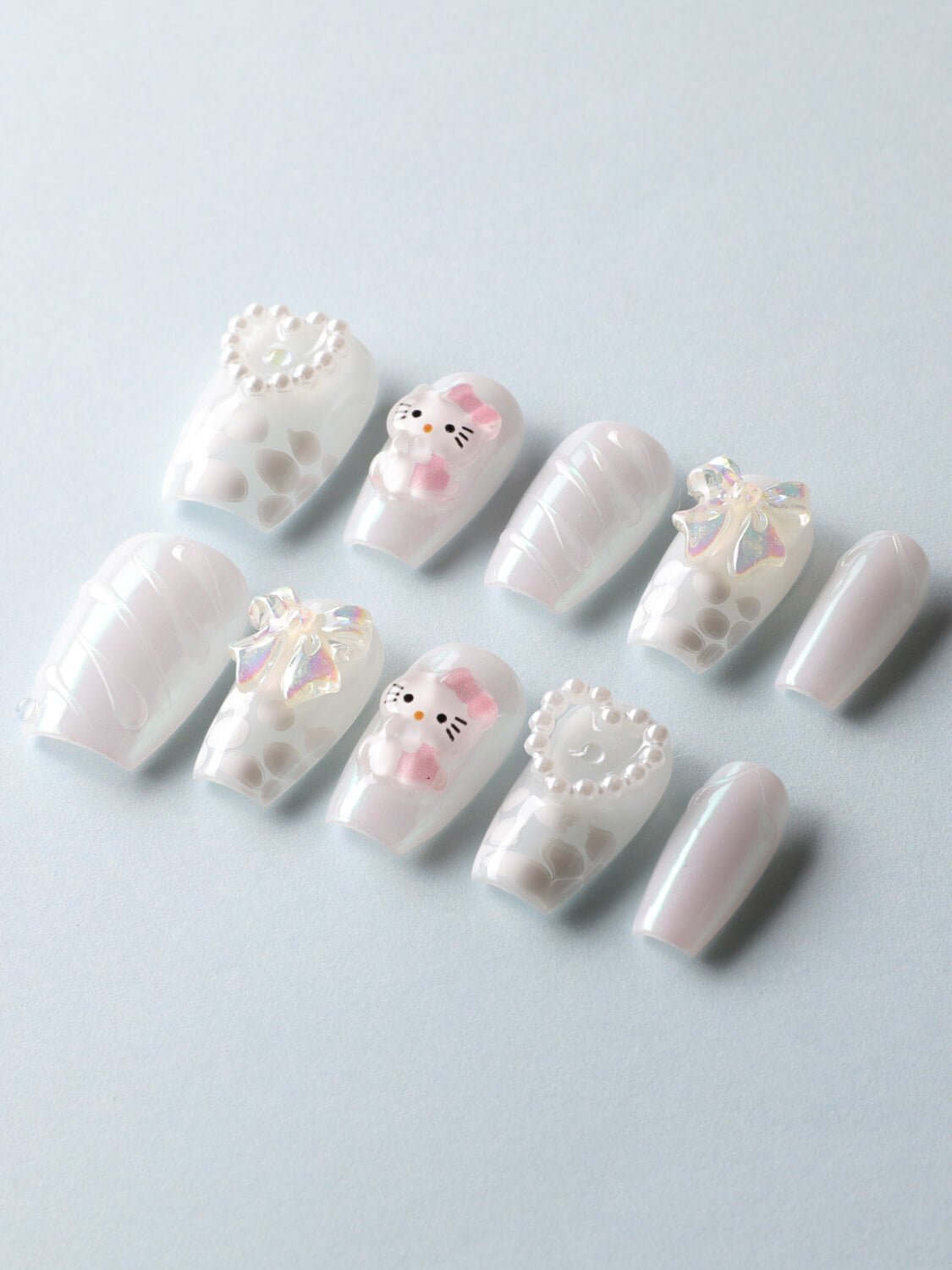 Bubbly White Kitty - Joyeenails - AN056 - XS / Short Coffin