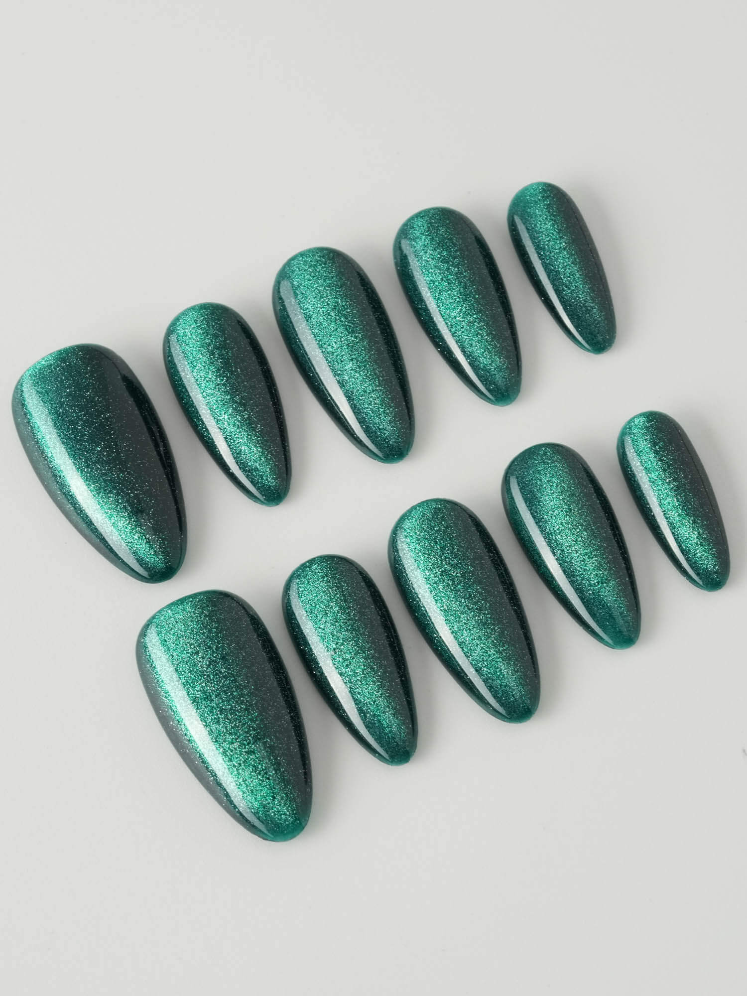 Emerald Green Cat - eye - Joyeenails - CE013 - XS / Medium Almond