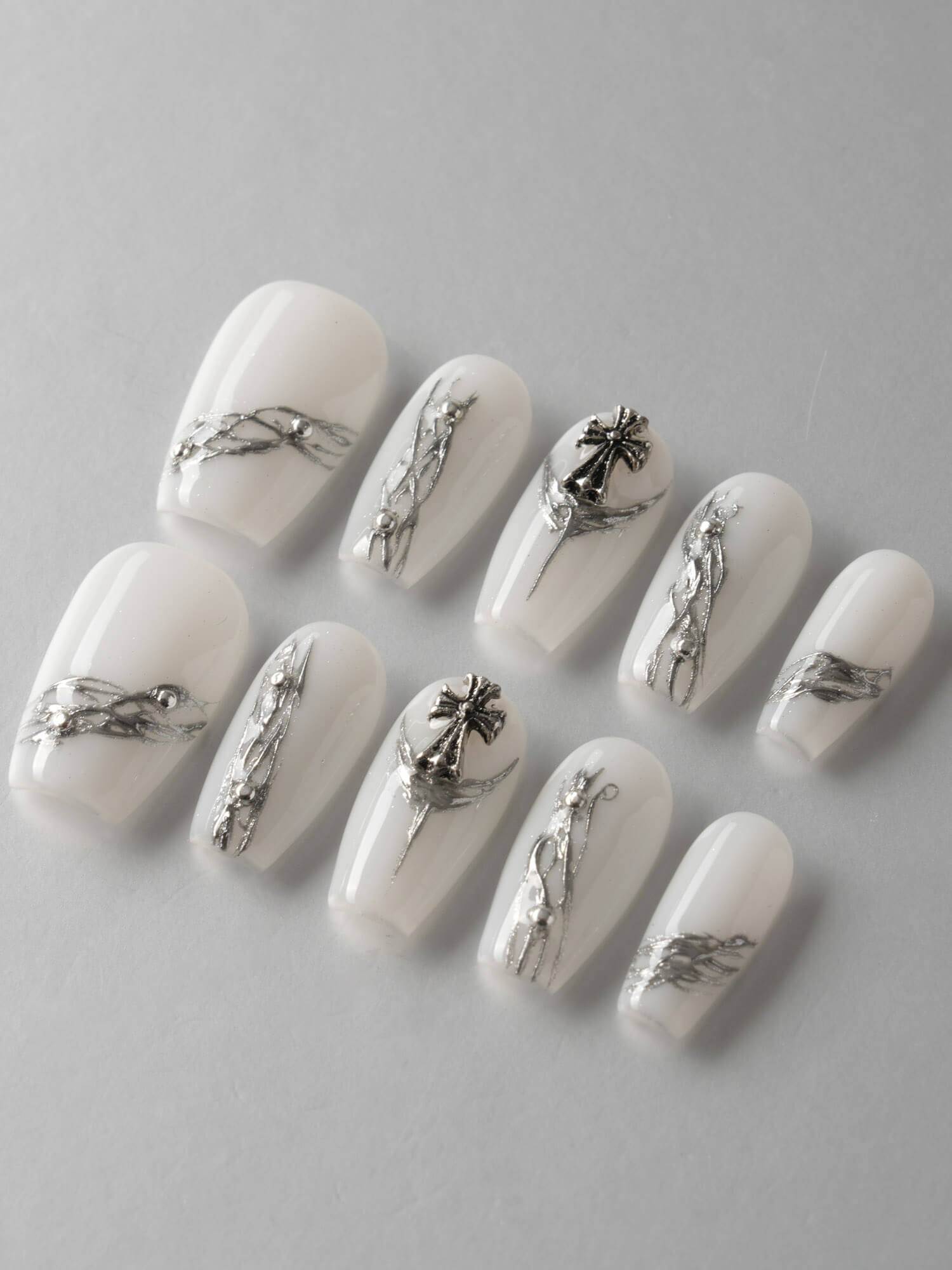 Metallic Patterned White Nails - Joyeenails - RY0013 - Cool - XS / Short Coffin