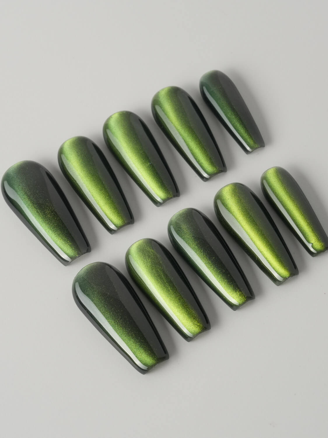 Forest Green Cat - eye - Joyeenails - CE034 - XS / Long Coffin