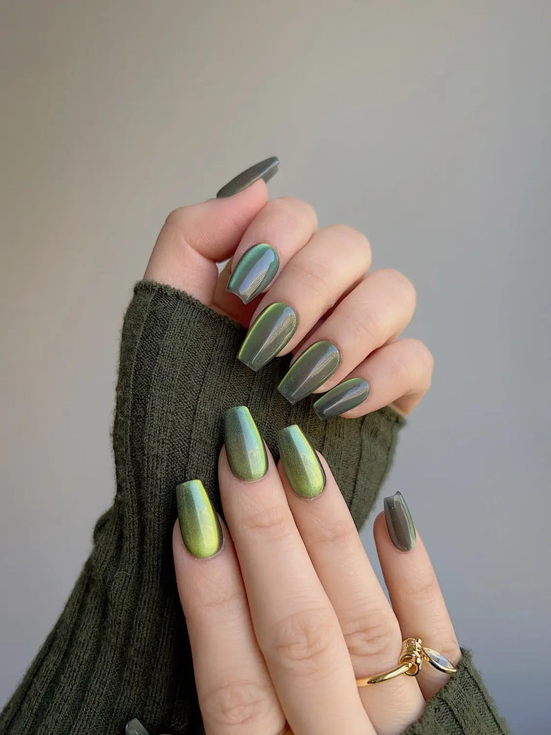 The 9 Best Green Press-On Nails for a Stunning Manicure