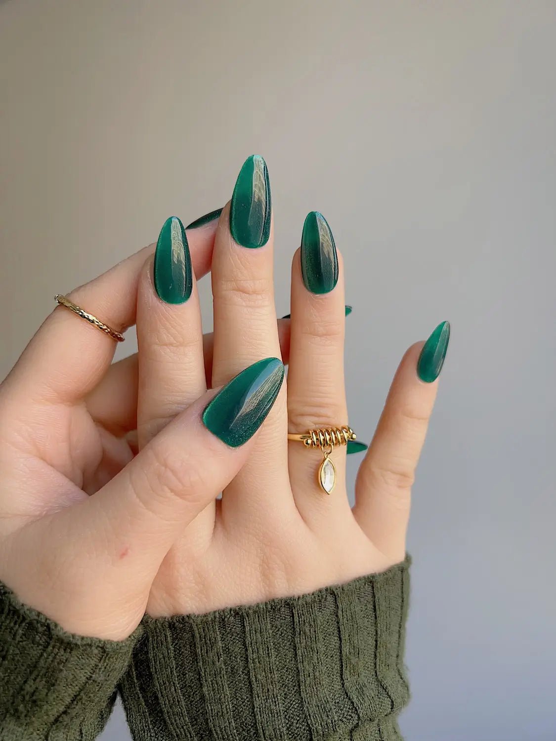 Emerald Green Cat - eye - Joyeenails - CE013 - L / Short Almond