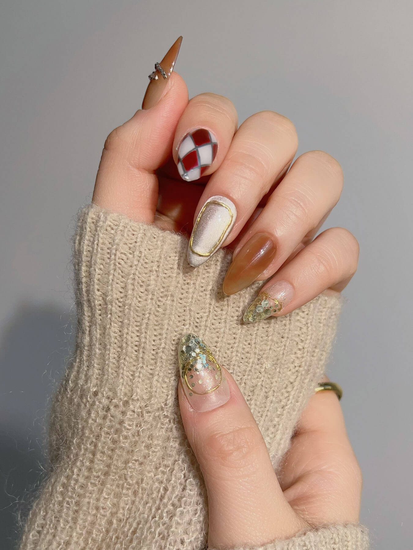 handmade- gold sequins plaid pattern gold trimmed cat's eye press on nails