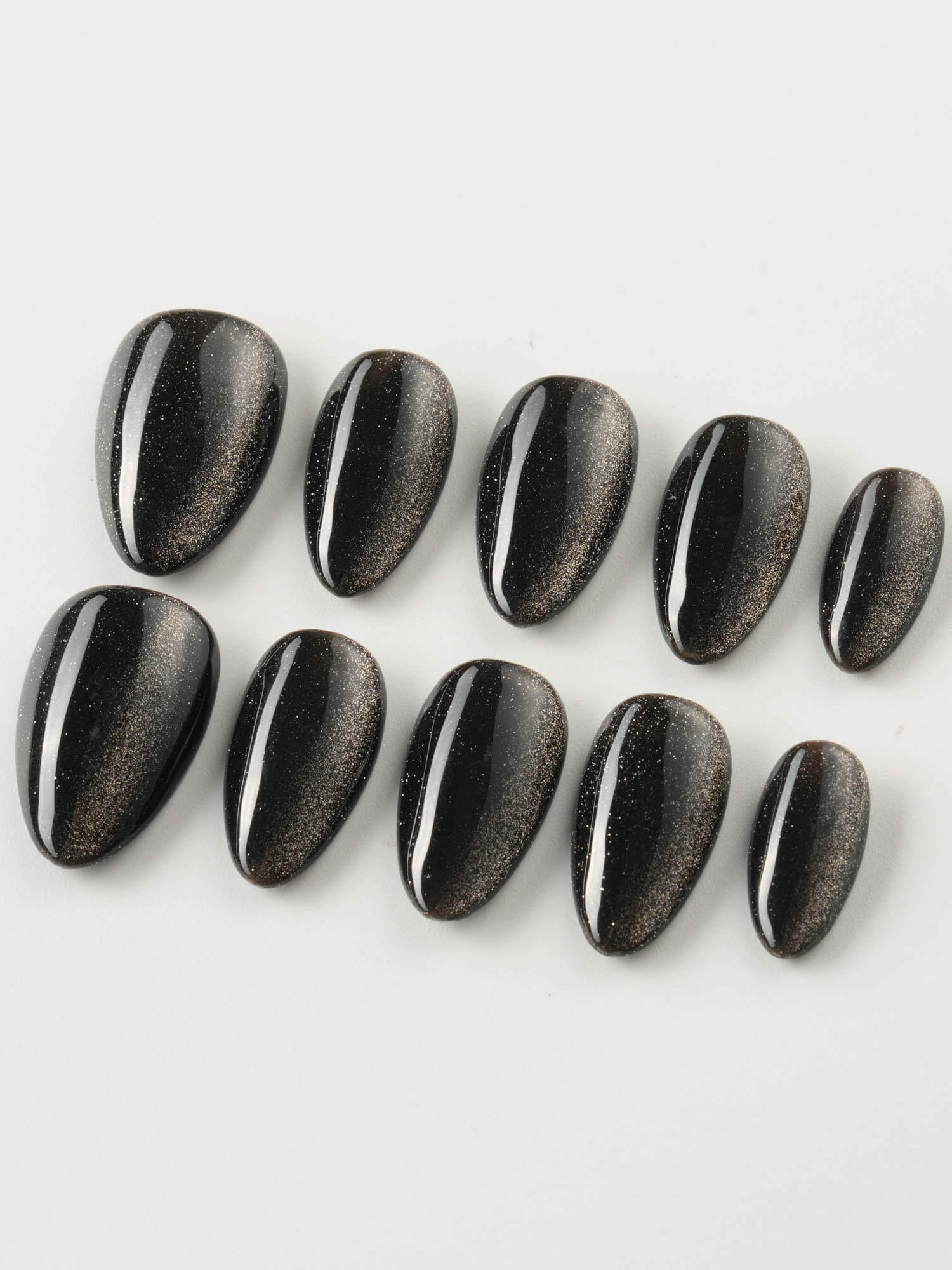 Black Cat - eye - Joyeenails - CE030 - XS / Extra Short Almond