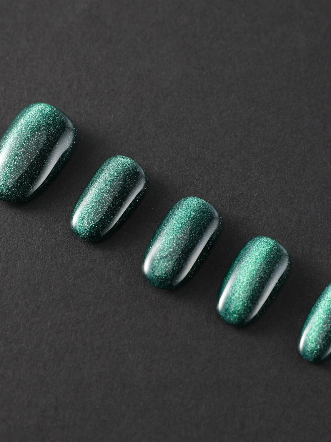 Emerald Green Cat - eye - Joyeenails - CE013 - XS / Medium Oval