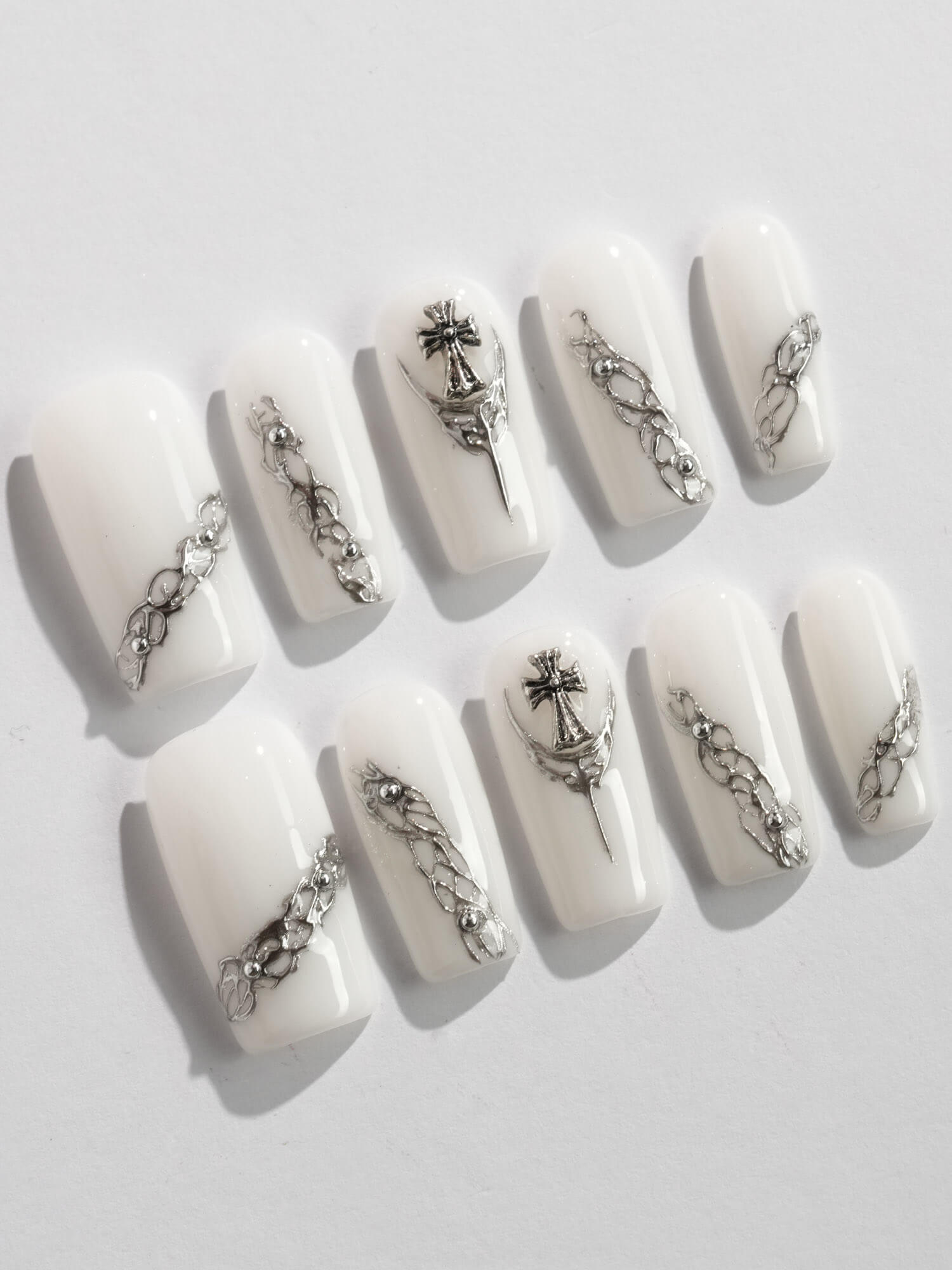 Metallic Patterned White Nails - Joyeenails - RY013 - XS / Medium Square