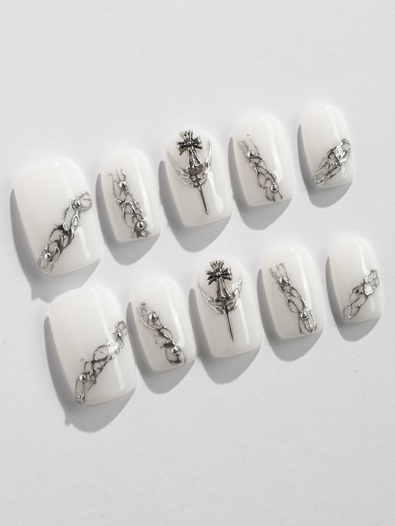 Metallic Patterned White Nails - Joyeenails - RY013 - XS / Short Square