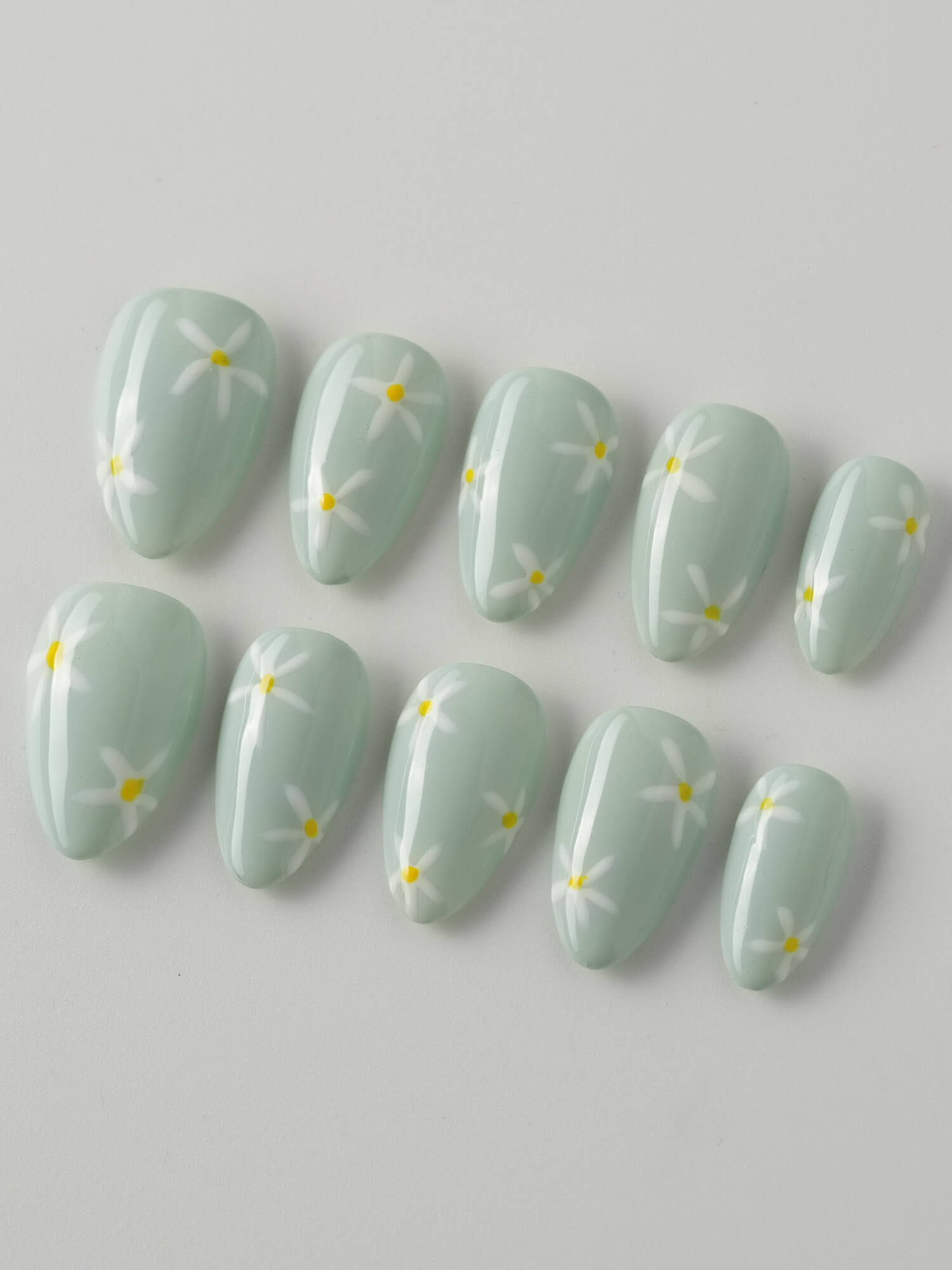 Mint Daisy - Joyeenails - SA037 - XS / Extra Short Almond